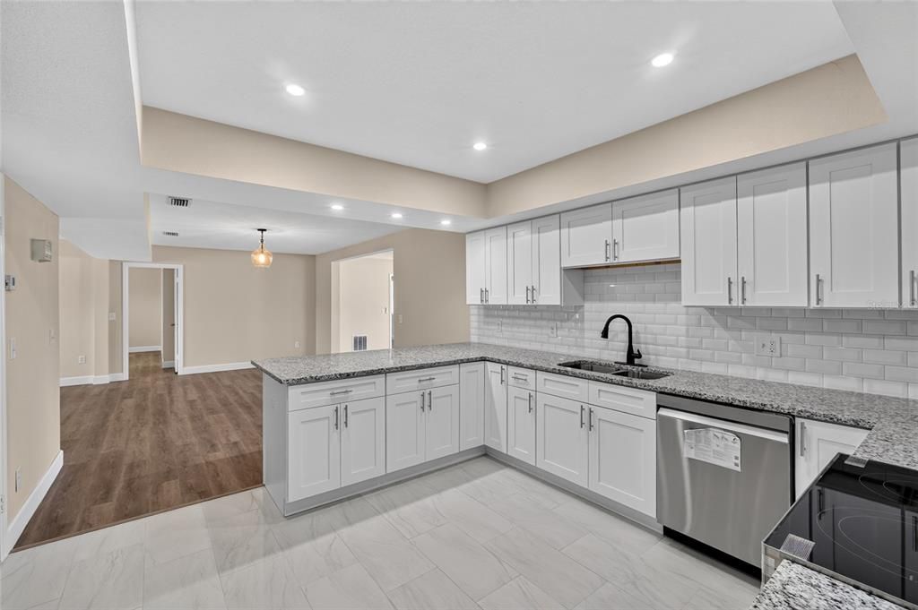For Sale: $449,900 (5 beds, 3 baths, 2864 Square Feet)