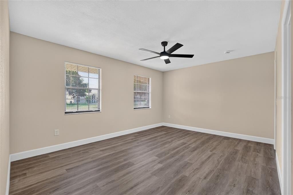 For Sale: $449,900 (5 beds, 3 baths, 2864 Square Feet)