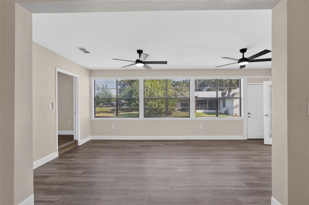 For Sale: $449,900 (5 beds, 3 baths, 2864 Square Feet)