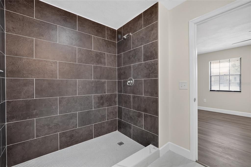 For Sale: $449,900 (5 beds, 3 baths, 2864 Square Feet)