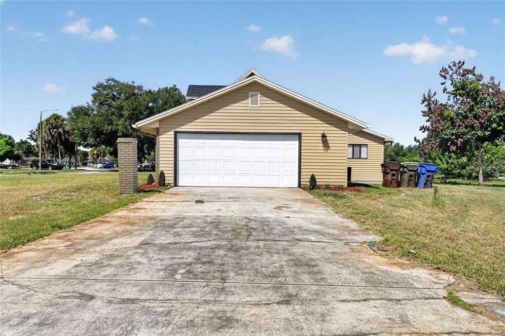 For Sale: $449,900 (5 beds, 3 baths, 2864 Square Feet)