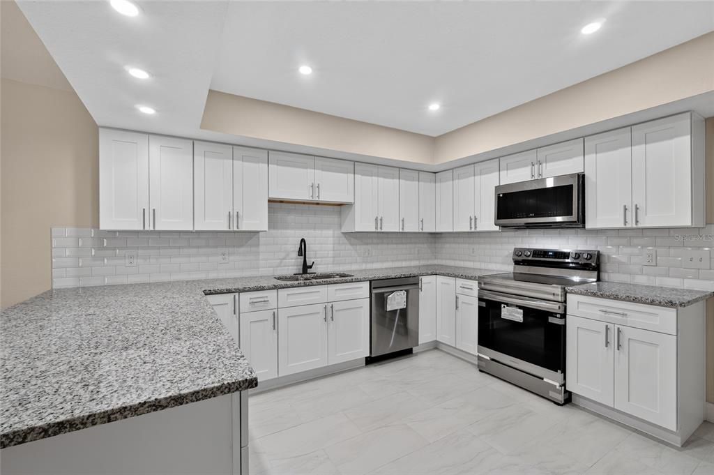 For Sale: $449,900 (5 beds, 3 baths, 2864 Square Feet)