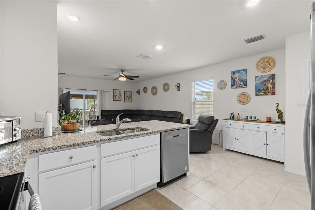 For Sale: $345,000 (3 beds, 2 baths, 1516 Square Feet)