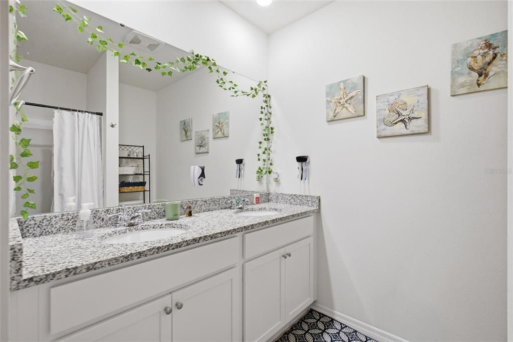 For Sale: $345,000 (3 beds, 2 baths, 1516 Square Feet)