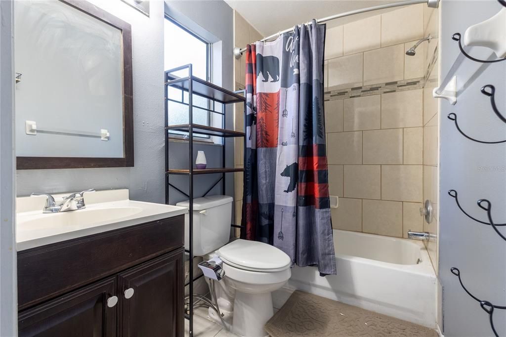 For Sale: $265,000 (3 beds, 2 baths, 1052 Square Feet)