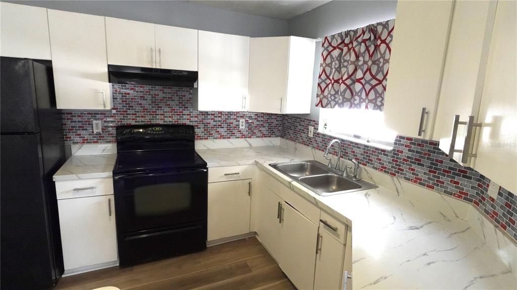 На продажу: $265,000 (3 спален, 2 ванн, 1052 Квадратных фут)