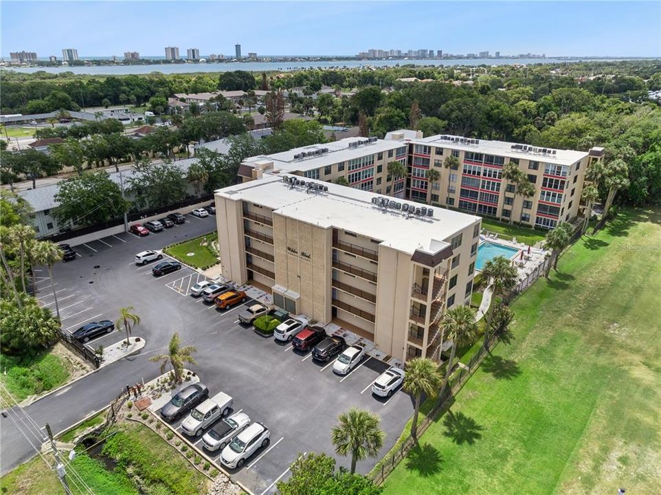На продажу: $159,900 (2 спален, 2 ванн, 1056 Квадратных фут)