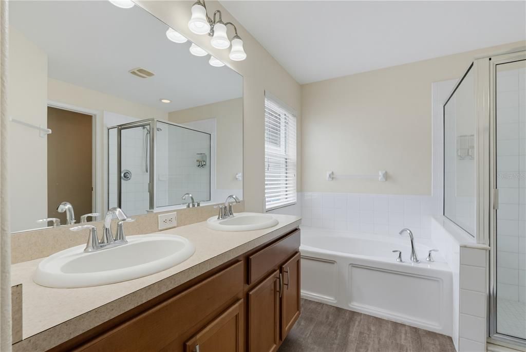 For Sale: $315,000 (4 beds, 3 baths, 1911 Square Feet)