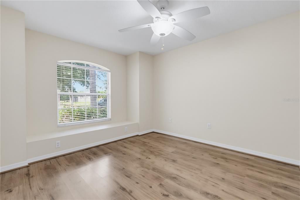 For Sale: $315,000 (4 beds, 3 baths, 1911 Square Feet)