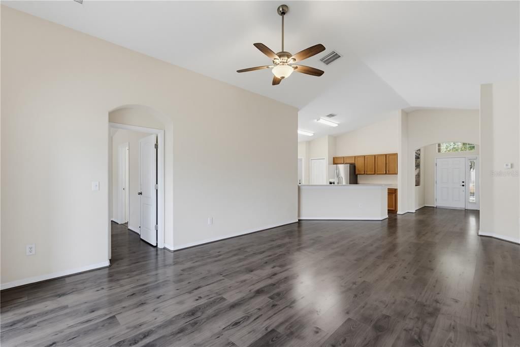 For Sale: $315,000 (4 beds, 3 baths, 1911 Square Feet)