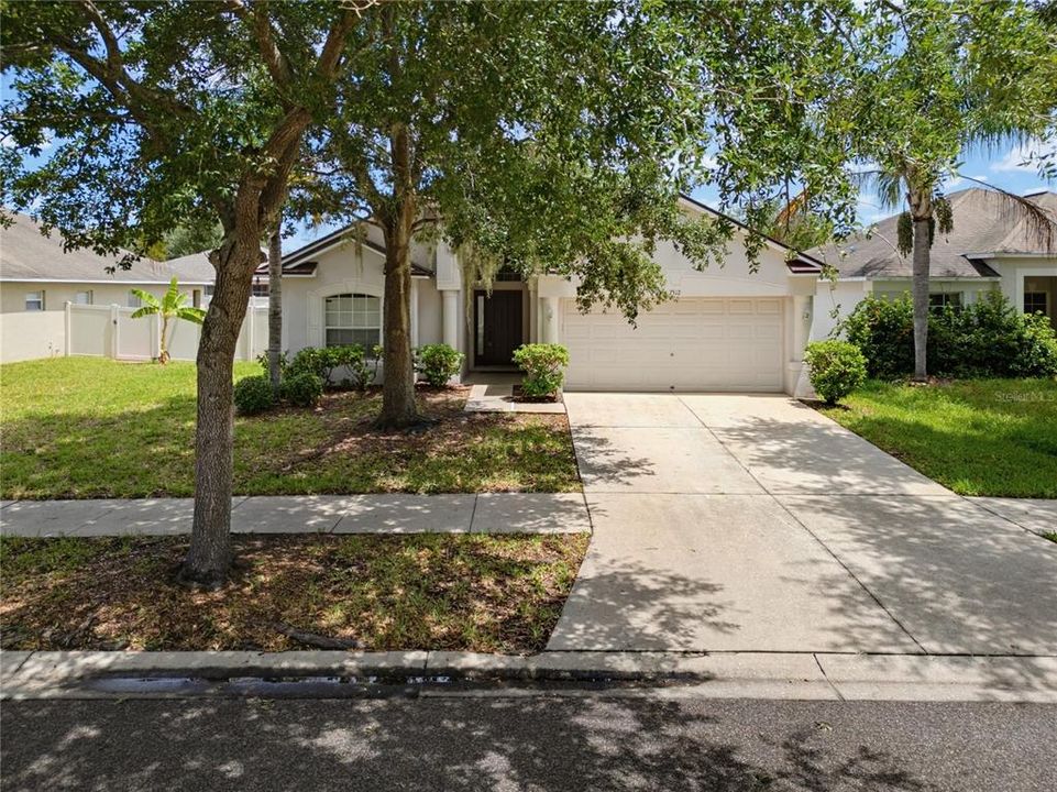 For Sale: $315,000 (4 beds, 3 baths, 1911 Square Feet)