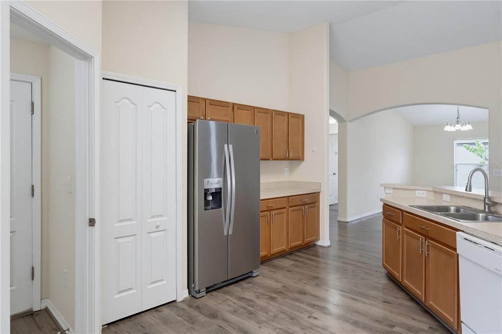 For Sale: $315,000 (4 beds, 3 baths, 1911 Square Feet)