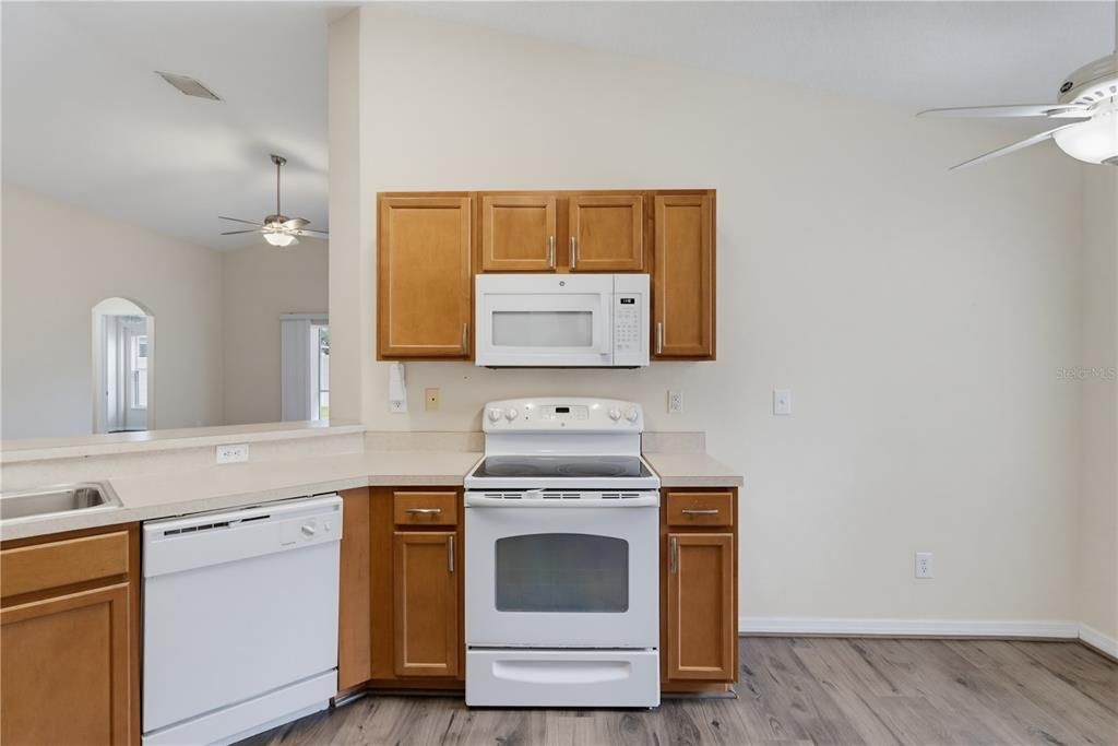 For Sale: $315,000 (4 beds, 3 baths, 1911 Square Feet)