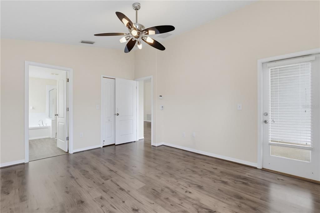 For Sale: $315,000 (4 beds, 3 baths, 1911 Square Feet)