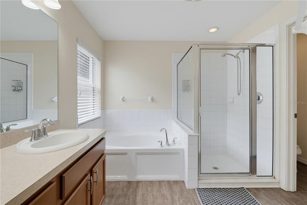 For Sale: $315,000 (4 beds, 3 baths, 1911 Square Feet)