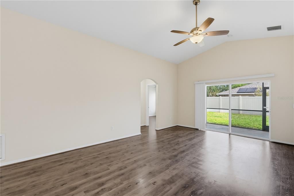 For Sale: $315,000 (4 beds, 3 baths, 1911 Square Feet)
