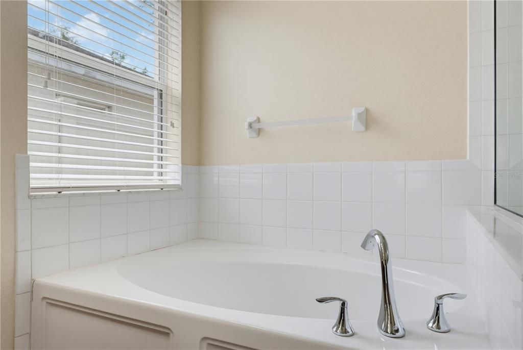 For Sale: $315,000 (4 beds, 3 baths, 1911 Square Feet)