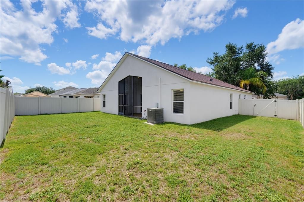 For Sale: $315,000 (4 beds, 3 baths, 1911 Square Feet)