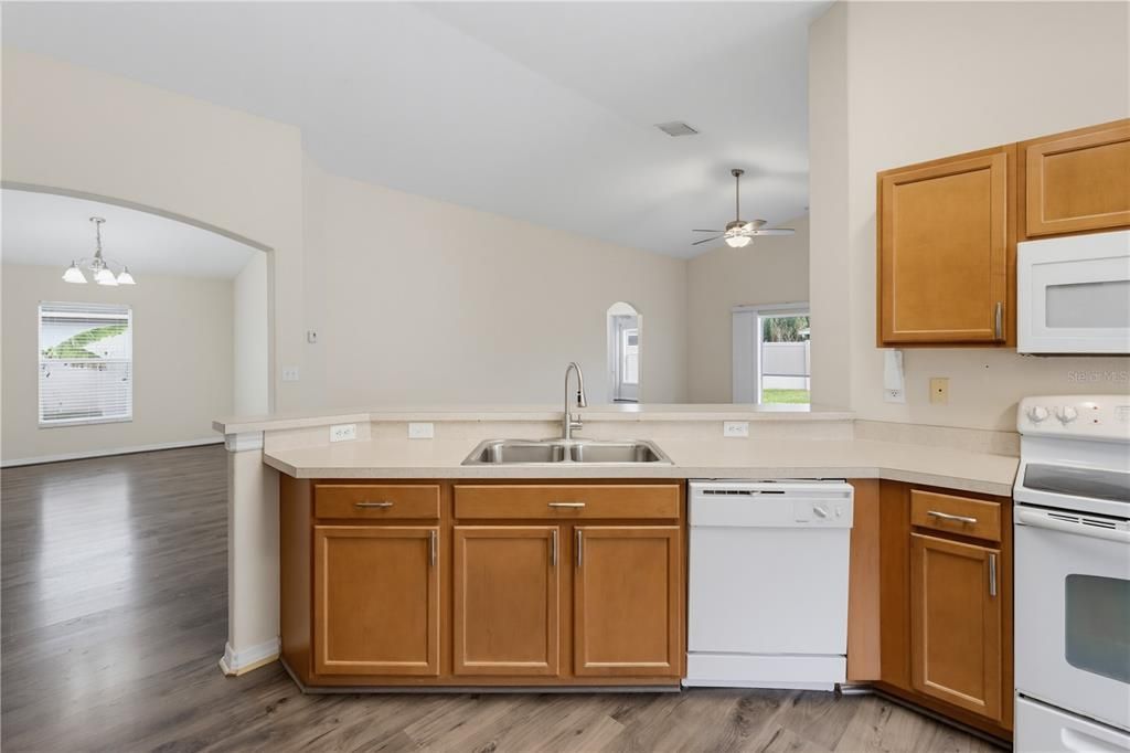 For Sale: $315,000 (4 beds, 3 baths, 1911 Square Feet)