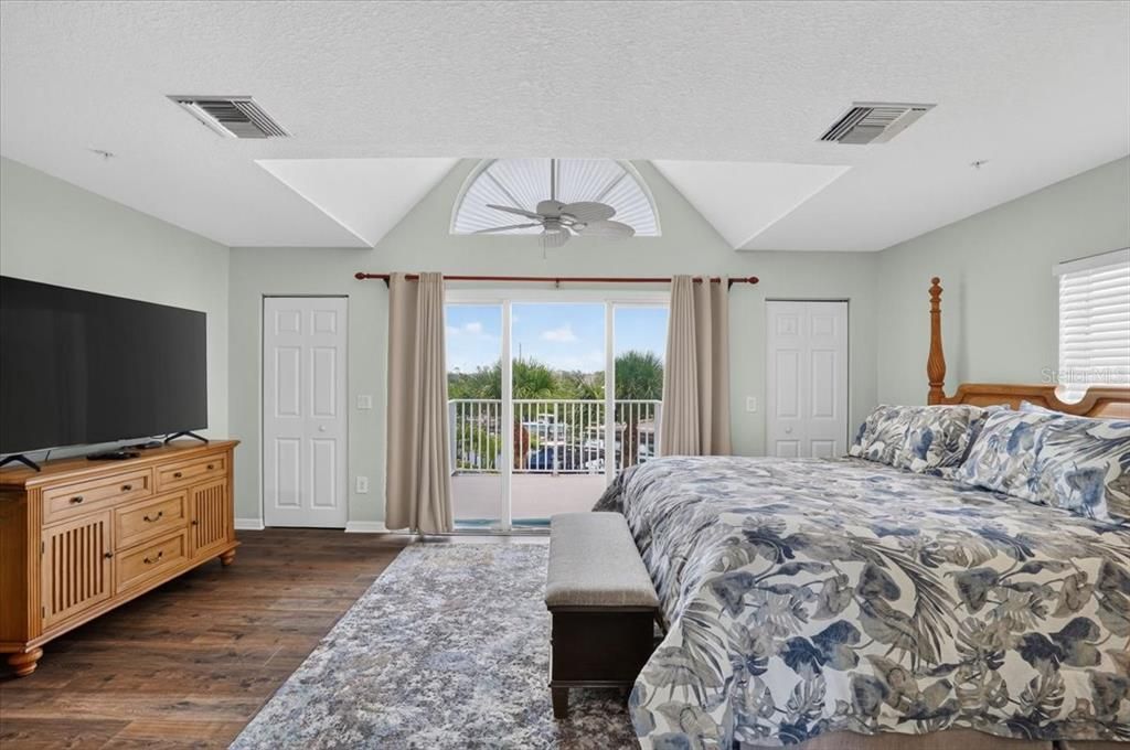 For Sale: $459,000 (3 beds, 2 baths, 1397 Square Feet)