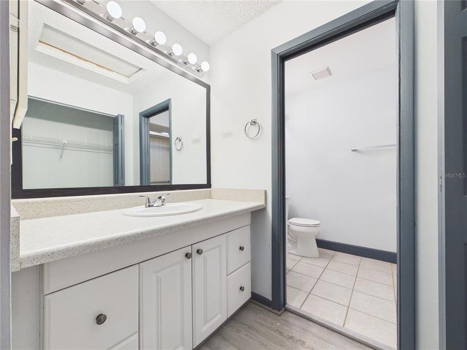 В аренду: $2,300 (2 спален, 2 ванн, 1460 Квадратных фут)