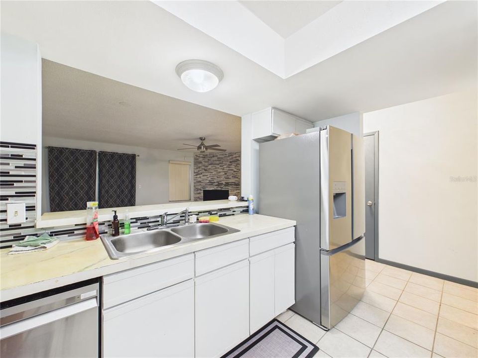 В аренду: $2,300 (2 спален, 2 ванн, 1460 Квадратных фут)