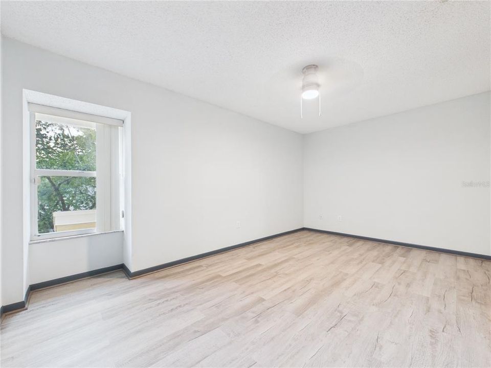 В аренду: $2,300 (2 спален, 2 ванн, 1460 Квадратных фут)