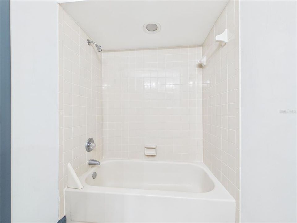 В аренду: $2,300 (2 спален, 2 ванн, 1460 Квадратных фут)