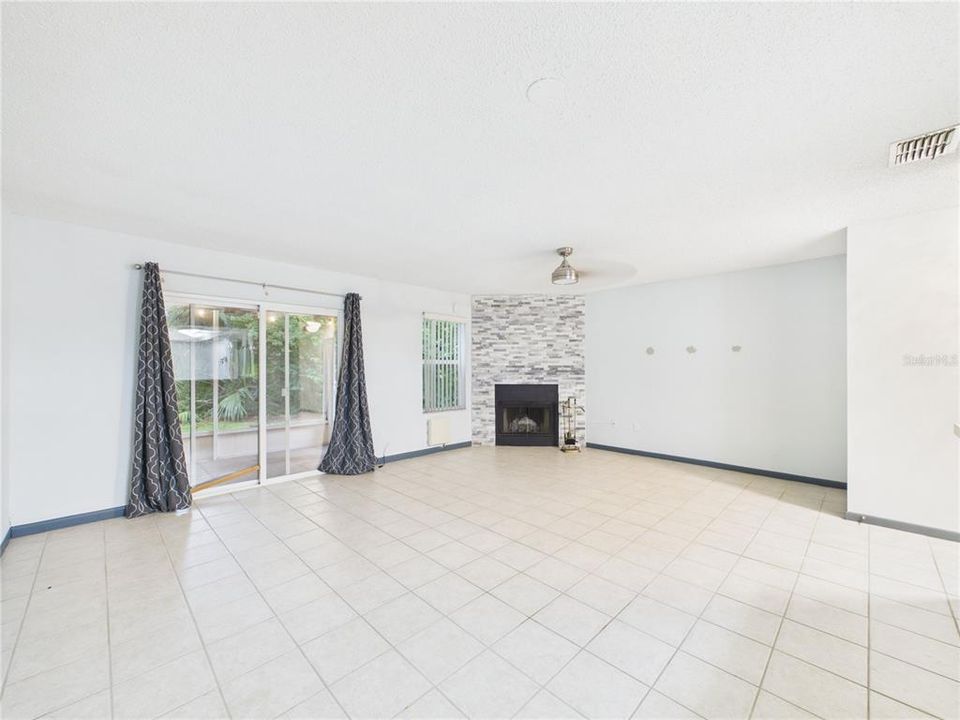 В аренду: $2,300 (2 спален, 2 ванн, 1460 Квадратных фут)