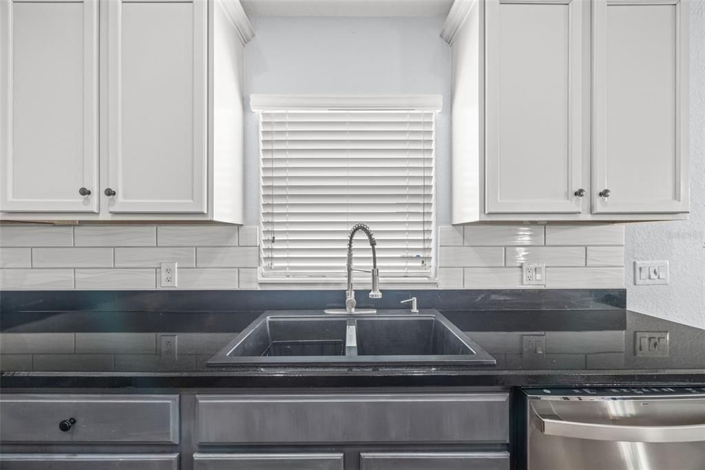 На продажу: $364,995 (3 спален, 2 ванн, 1507 Квадратных фут)