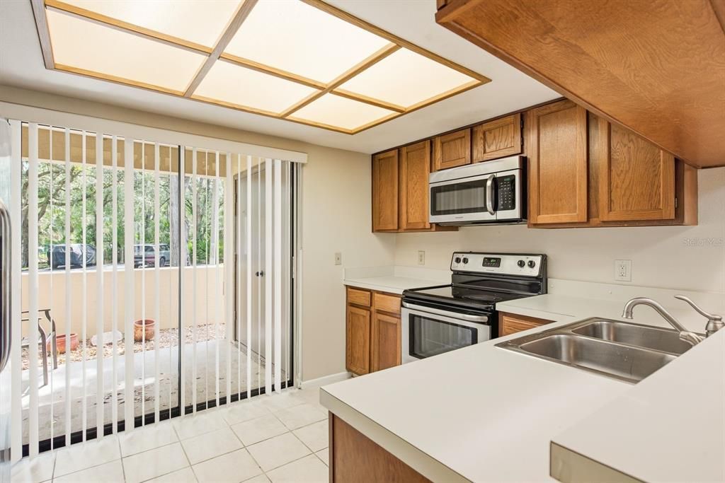 На продажу: $188,000 (2 спален, 2 ванн, 924 Квадратных фут)