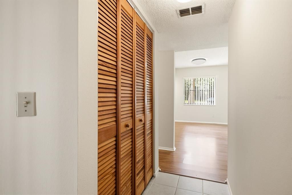 На продажу: $188,000 (2 спален, 2 ванн, 924 Квадратных фут)
