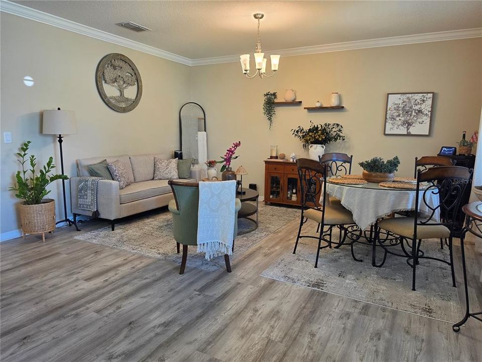 En Venta: $374,990 (3 camas, 2 baños, 1676 Pies cuadrados)