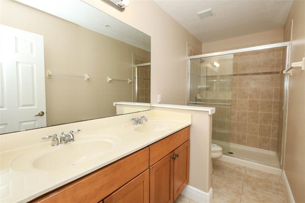 For Sale: $299,900 (3 beds, 2 baths, 1468 Square Feet)