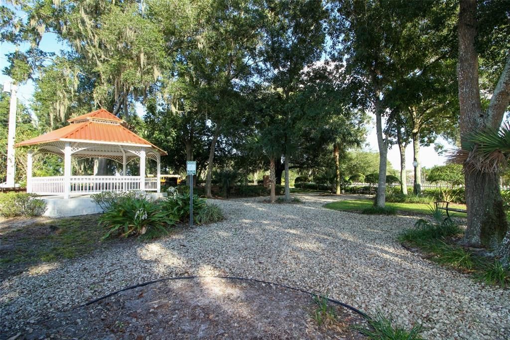 For Sale: $299,900 (3 beds, 2 baths, 1468 Square Feet)