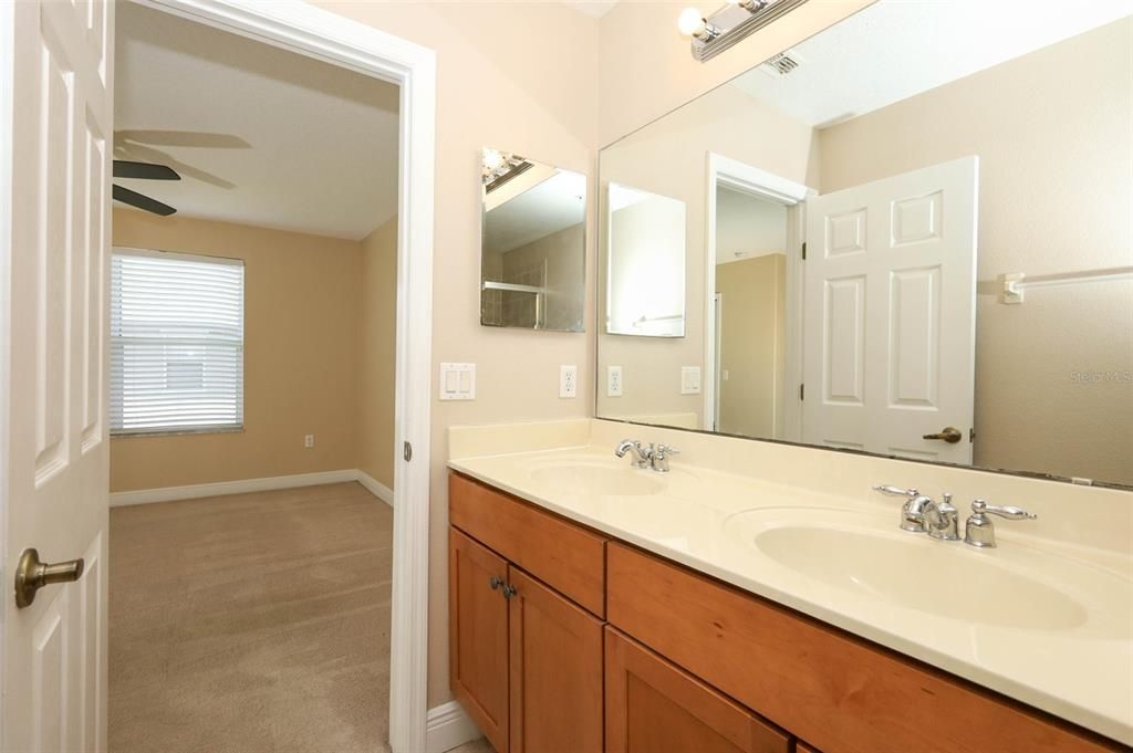 For Sale: $299,900 (3 beds, 2 baths, 1468 Square Feet)