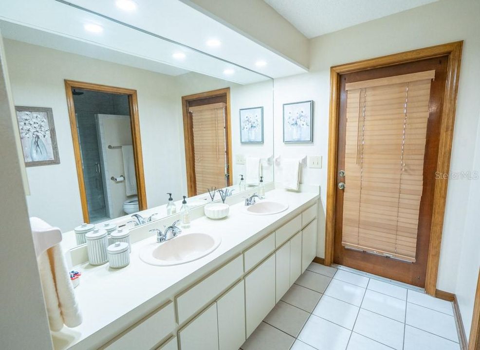 На продажу: $389,500 (3 спален, 2 ванн, 2017 Квадратных фут)