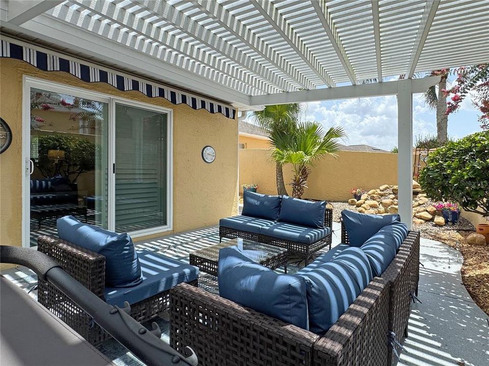 En Venta: $413,500 (2 camas, 2 baños, 1228 Pies cuadrados)
