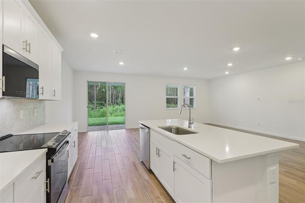 En Venta: $370,990 (4 camas, 3 baños, 2193 Pies cuadrados)