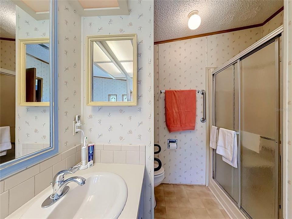 На продажу: $179,900 (2 спален, 2 ванн, 1430 Квадратных фут)
