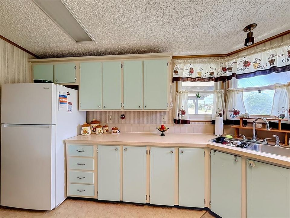 На продажу: $179,900 (2 спален, 2 ванн, 1430 Квадратных фут)