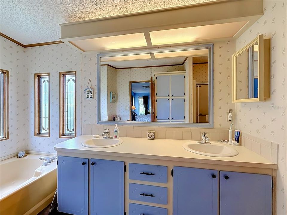 На продажу: $179,900 (2 спален, 2 ванн, 1430 Квадратных фут)