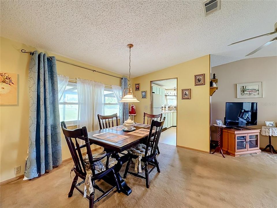 На продажу: $179,900 (2 спален, 2 ванн, 1430 Квадратных фут)