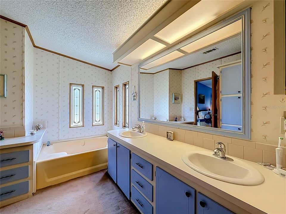На продажу: $179,900 (2 спален, 2 ванн, 1430 Квадратных фут)