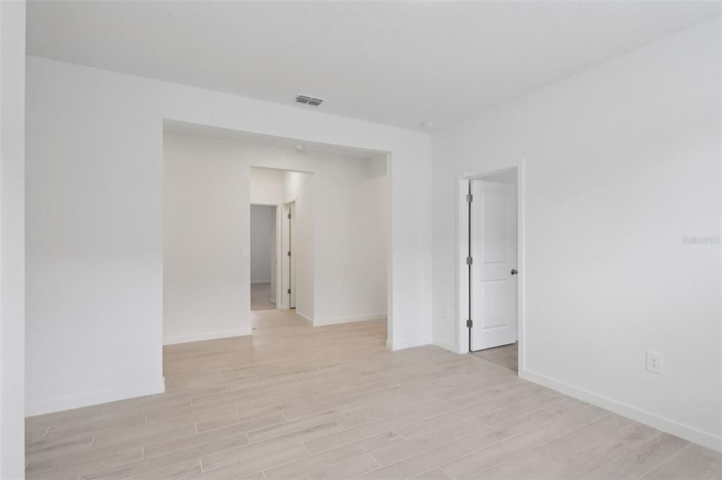 Active With Contract: $378,990 (4 beds, 3 baths, 2193 Square Feet)