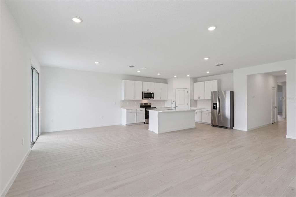 Active With Contract: $378,990 (4 beds, 3 baths, 2193 Square Feet)