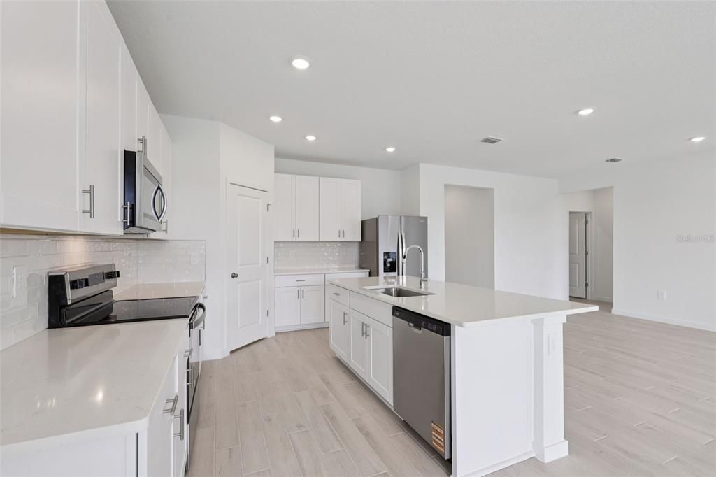 Active With Contract: $378,990 (4 beds, 3 baths, 2193 Square Feet)