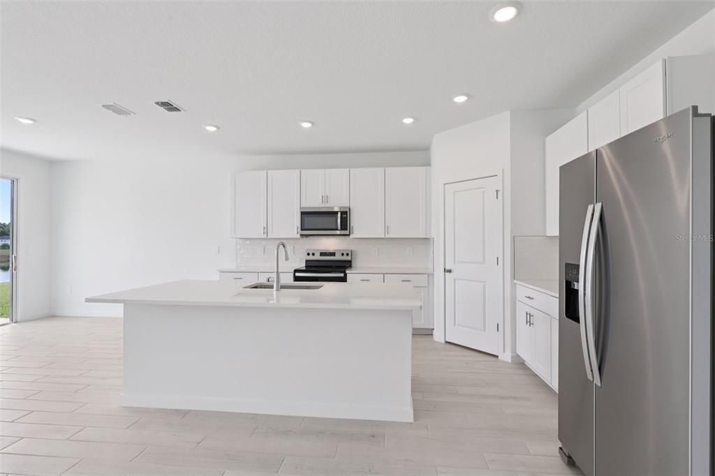 Active With Contract: $378,990 (4 beds, 3 baths, 2193 Square Feet)