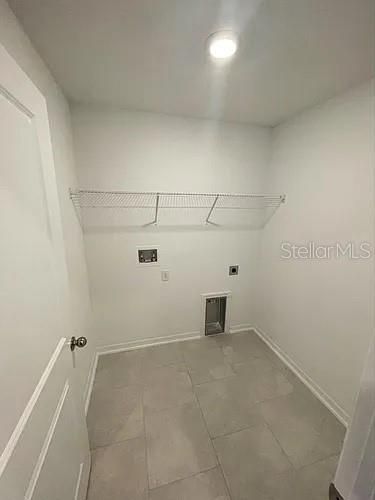 В аренду: $2,450 (4 спален, 2 ванн, 1931 Квадратных фут)