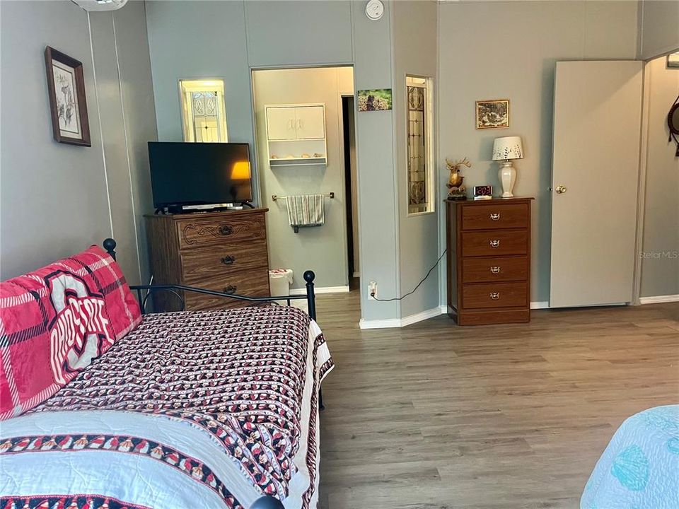 For Sale: $229,000 (2 beds, 2 baths, 1248 Square Feet)